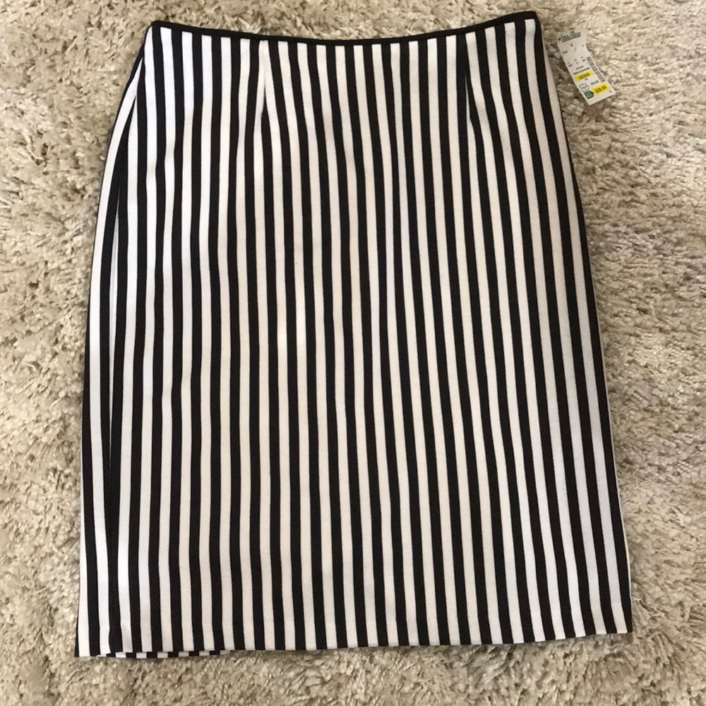 B&W pencil skirt US8 new with tags